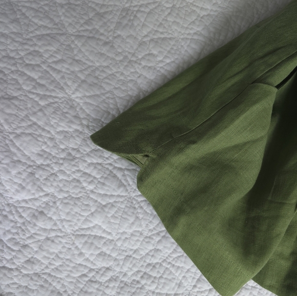 ASTR The Label Kerrigan Green Linen Pleated Asymmetrical High Rise Shorts - Picture 7 of 15